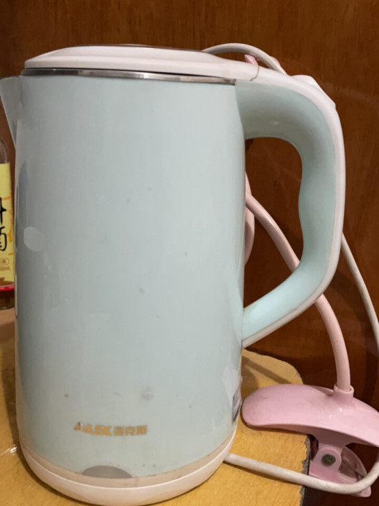 奥克斯电热水壶，搬家便宜出。
