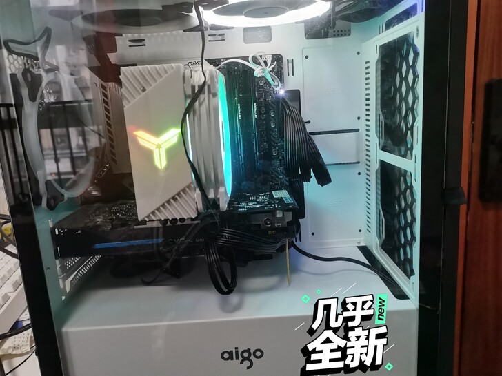 台式整机包括显示器,配件为某东自营购买半年。