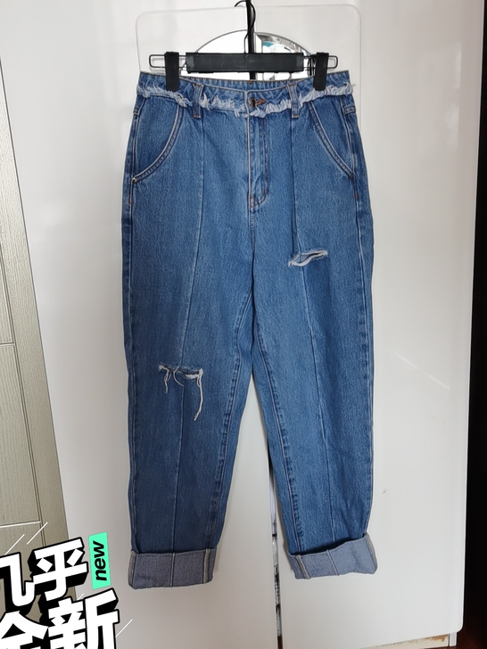 太平鸟专柜购入，99新，春夏款漏洞牛仔裤，...