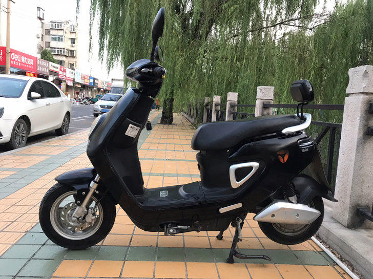 99新雅迪踏板电动车 原价四千,购买一年,...