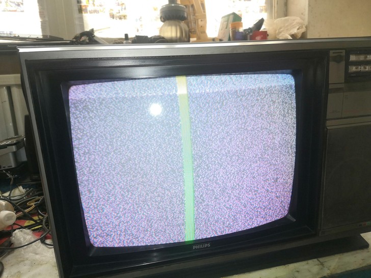 菲利浦本壳彩电，成色看照片，当个摆件可以的...