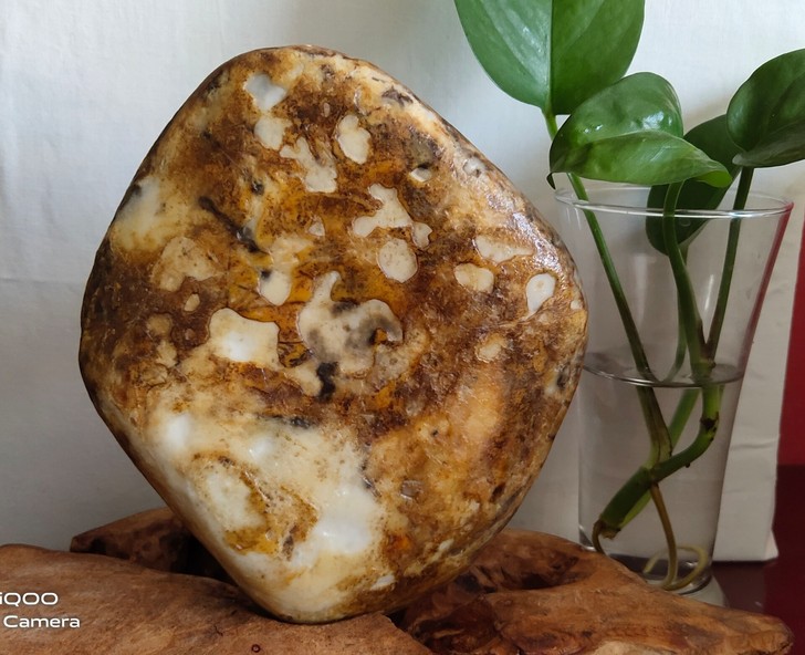 唐河彩玉石网纹石摆件,不多介绍了,网纹石很...