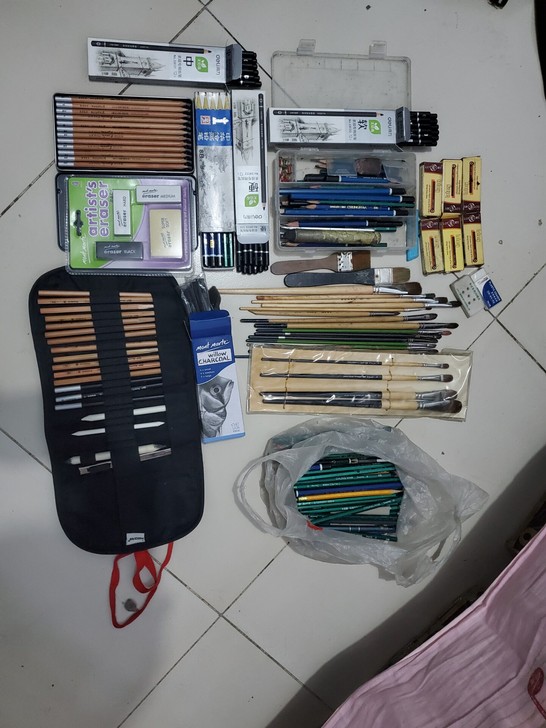 当年学画画时的用具，还有一些后来买的用具，...