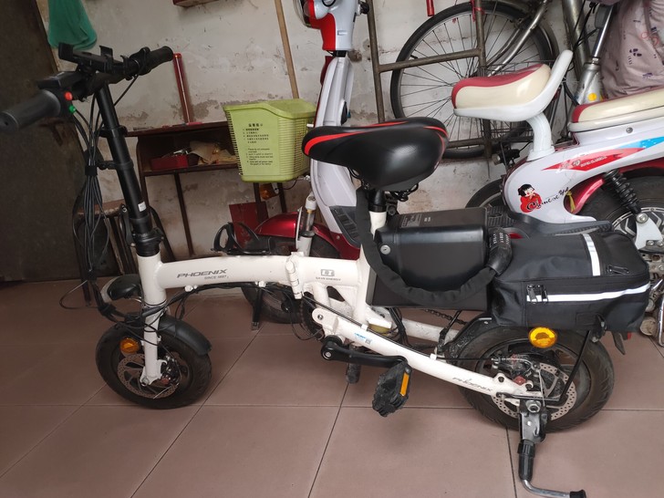 搬家急售 凤凰折叠电动车，之前做代驾的，车...
