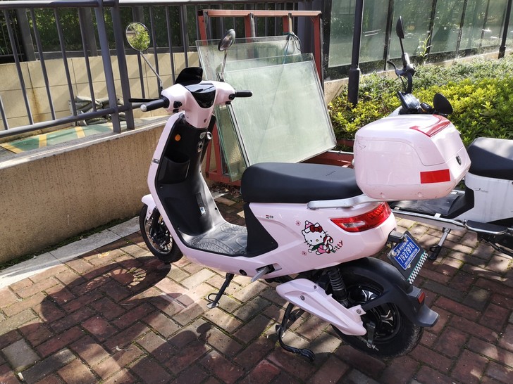 自用绿源电动车，hello kitty版，...