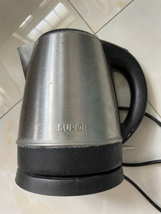苏泊尔烧水壶，容量1.2升，15元转让。自...