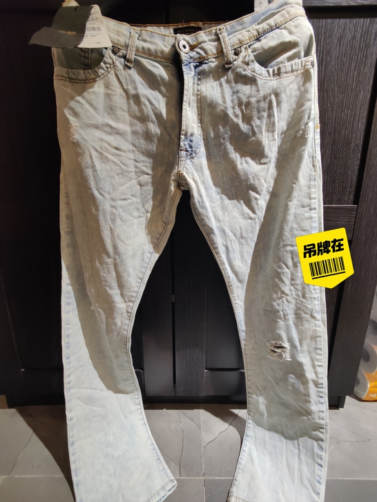 ZARA JEANS浅白色做旧破洞牛仔裤，...