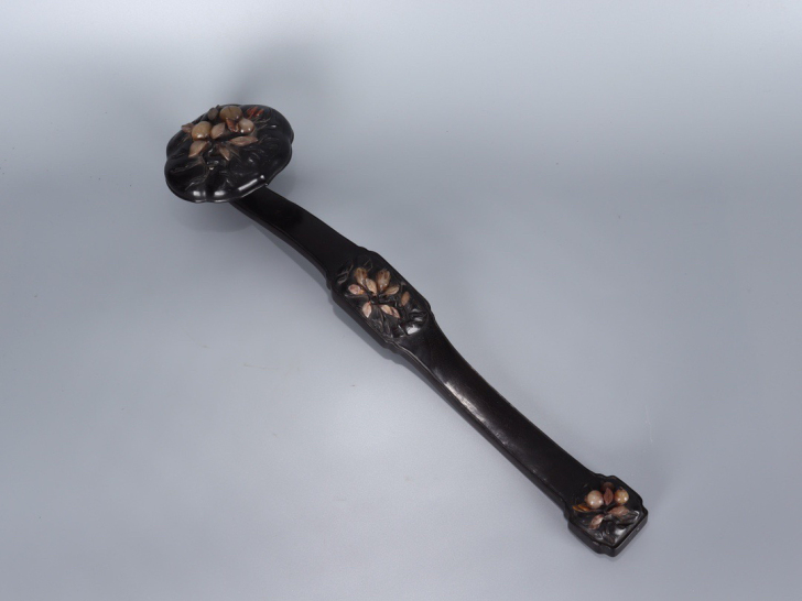 旧藏-小叶紫檀嵌寿山石「三多」如意摆件