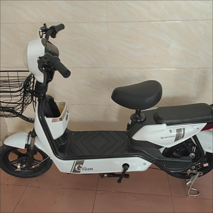 续航60公里电动车电瓶车白色标配长跑王