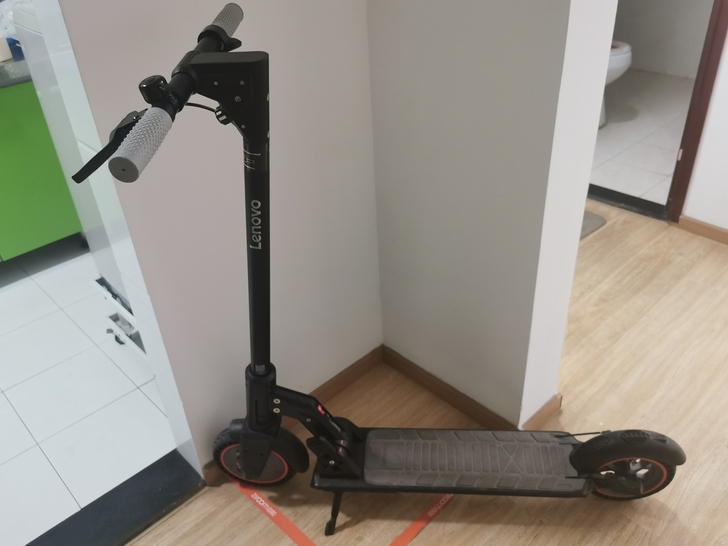 联想M2蜂窝胎电动滑板车,平时上下班用的心...