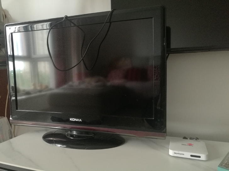 康佳液晶电视机，26寸电视，发票齐全，因搬...