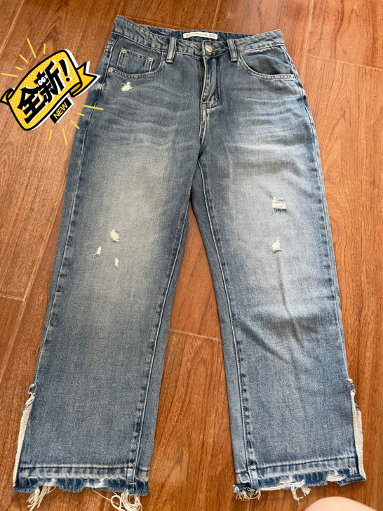 新的,买了摘吊牌了,但是没穿过,夏款,薄料...