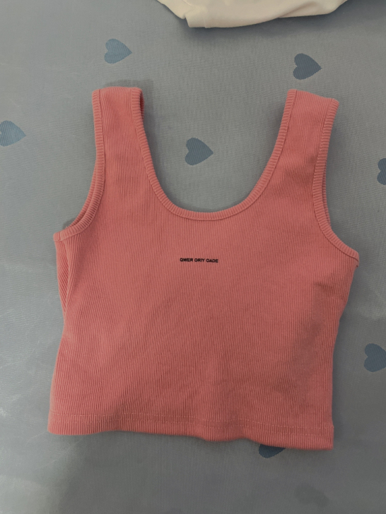 背心S码，实体店139买的。有弹力，全新未...