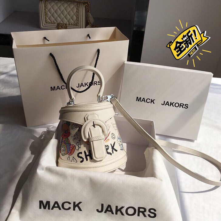 急转！全新包邮！亏本出凯路登质感女包包小熊...