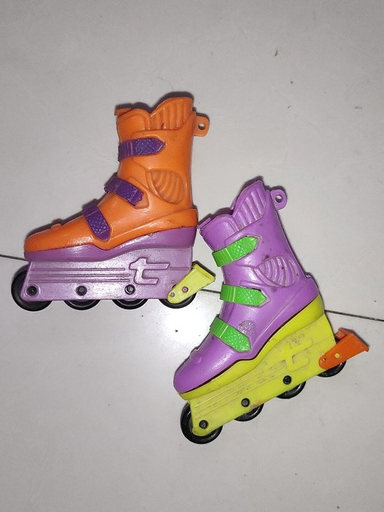 90年代钥匙扣轮滑鞋