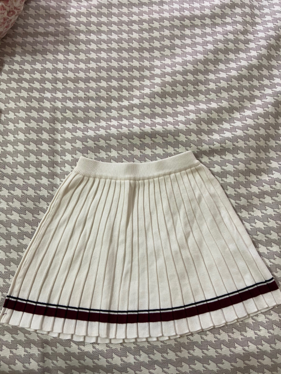 学院风针织百褶裙，穿了2次。