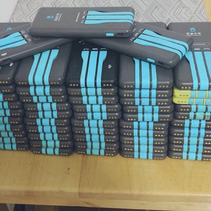 全国包邮八成新怪兽充电宝大量有货，三线合一...