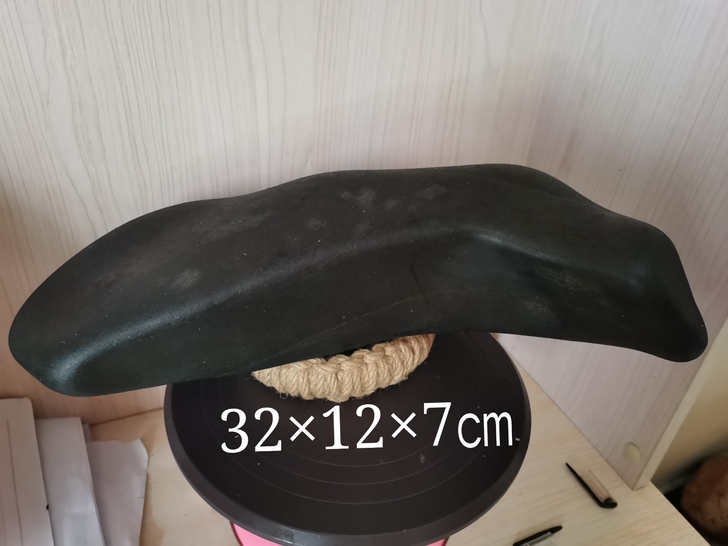 黑蜡石：完整，水冲好，细腻，形、质较好，实...