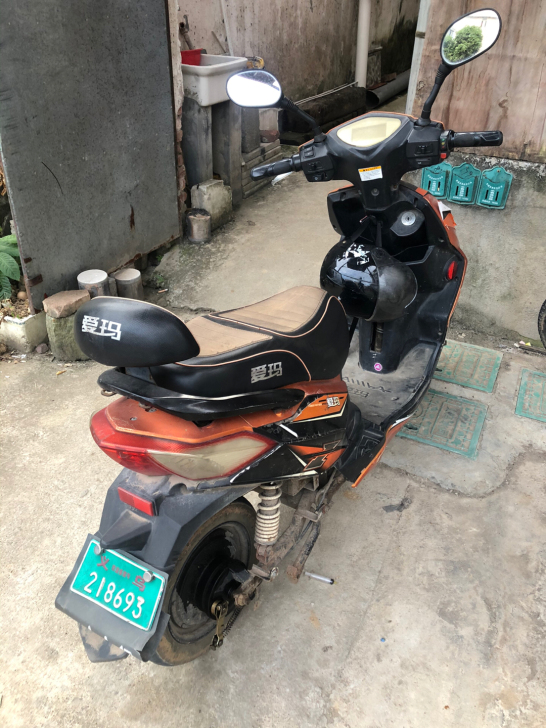 爱玛电动车  能跑30公里以上 具体没试过...