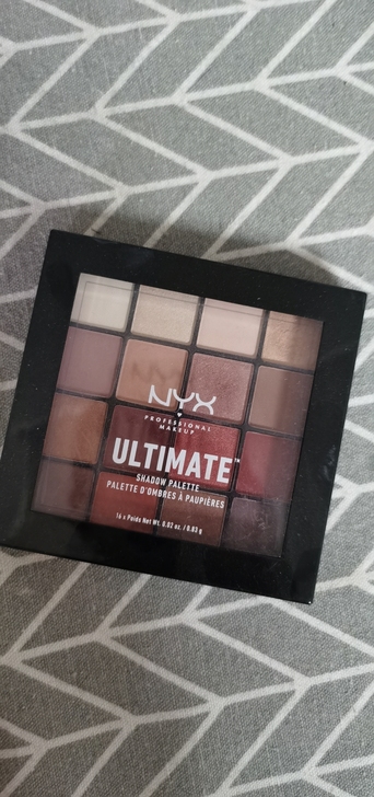 nyx16色眼影盘大地色闪粉亮片珠光哑光防...