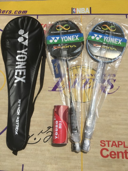 【个人转让】低价亏本转让一副尤尼克斯羽毛球...