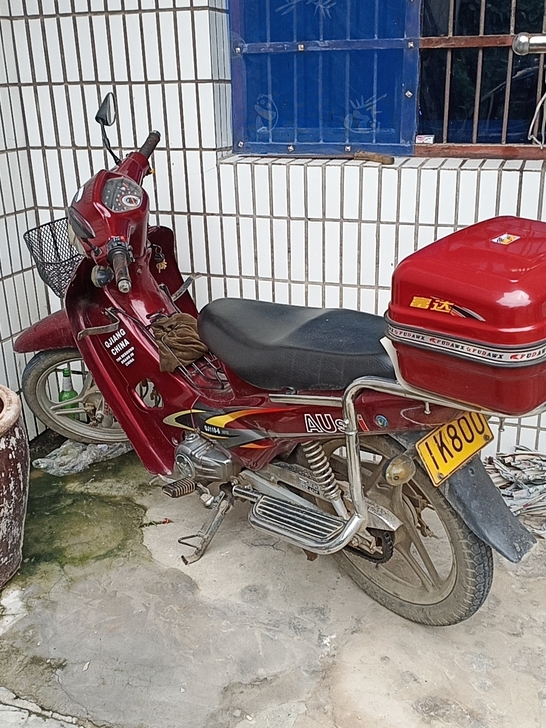 自用钱江110摩托车，九成新，想买的朋友赶...