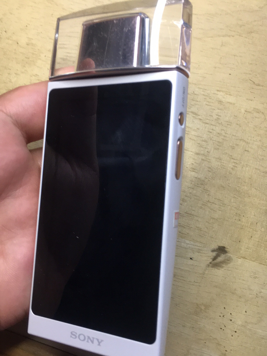 索尼DSC-KW1相机,成色 如图,没有后...