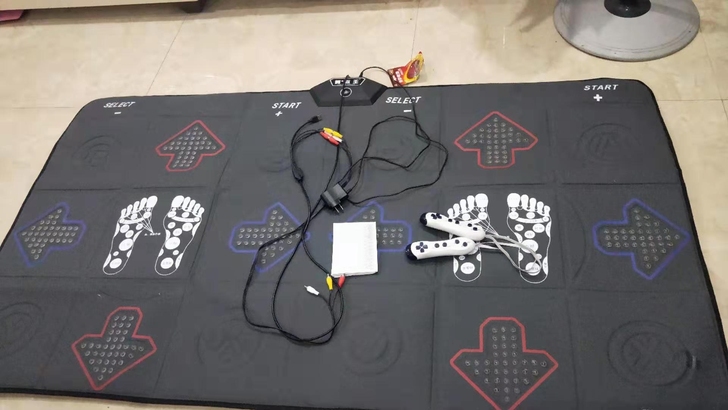 舞霸王跳舞毯，只玩过一次，痛快包邮出，不接...