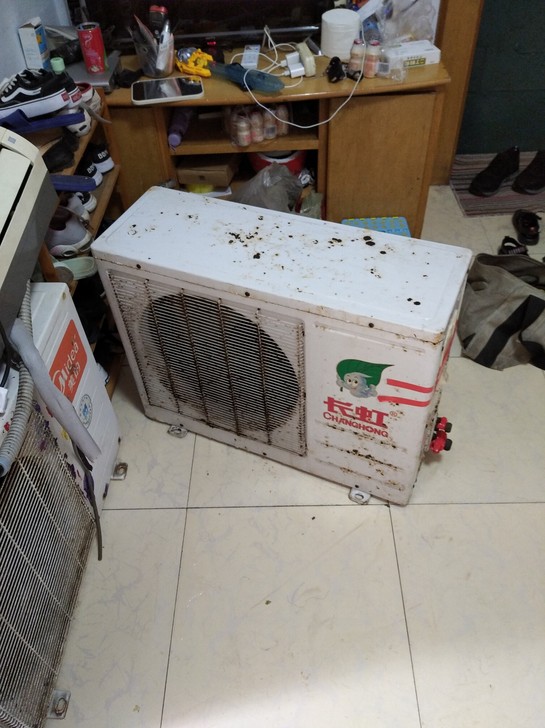 长虹空调1.5匹，澳柯玛空调一匹，成色如图...