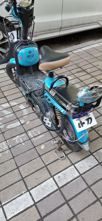 小刀电动车，20A大电瓶，有意者联系我！