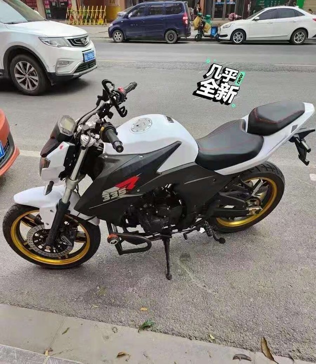 摩托车目前跑了1500多公里，公里数缓慢整...
