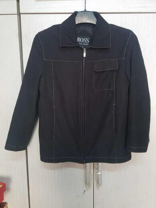 雨果琼斯BOSS休闲外套M码，170/88...