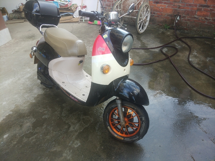 转让爱玛龟车 48伏,原车图片,满电还可跑...