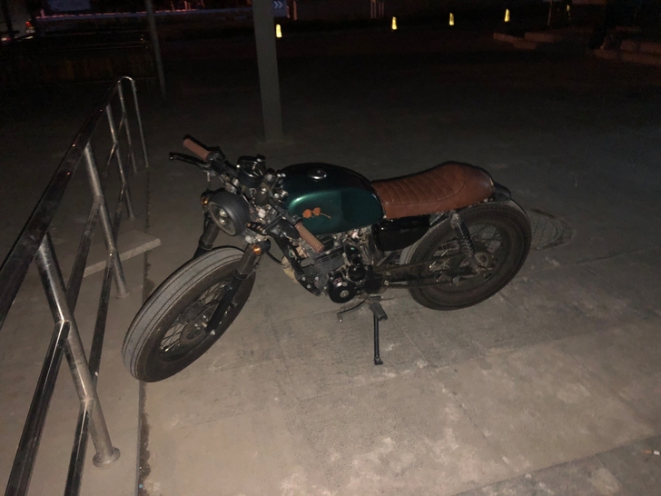 复古 咖啡 摩托车 自用六千多 开车送孩子...