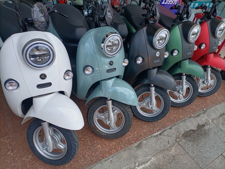 新店直购低价出售   爱玛电动车 文汇东路...