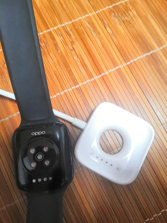 oppo watch41mm表面有划痕，
