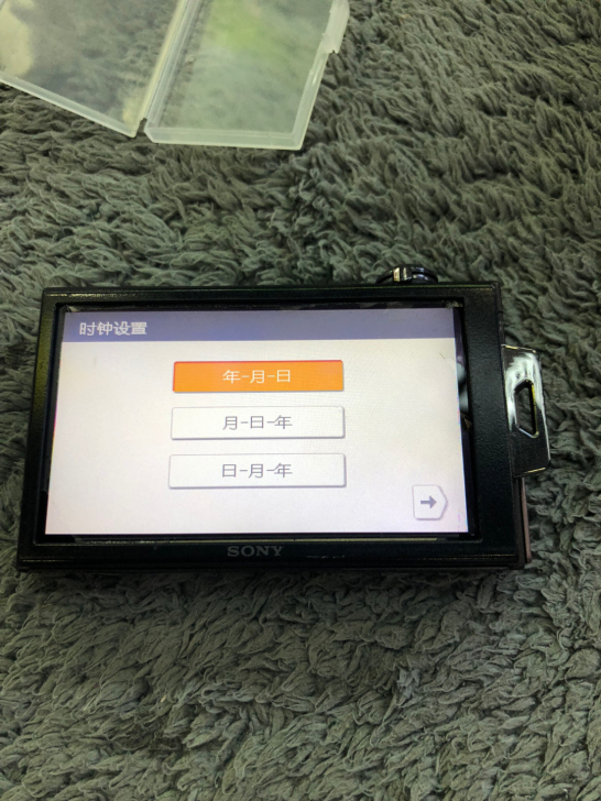 索尼T900。屏幕坏了，有能力修的来，不带...