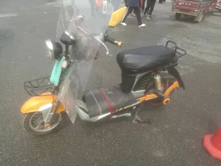 新日电动车，款式有点像战神款，自定义八成新...