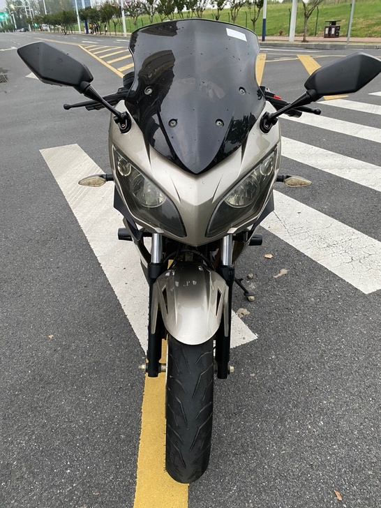 个人摩托车，就骑了2000公里，一点磨损都...