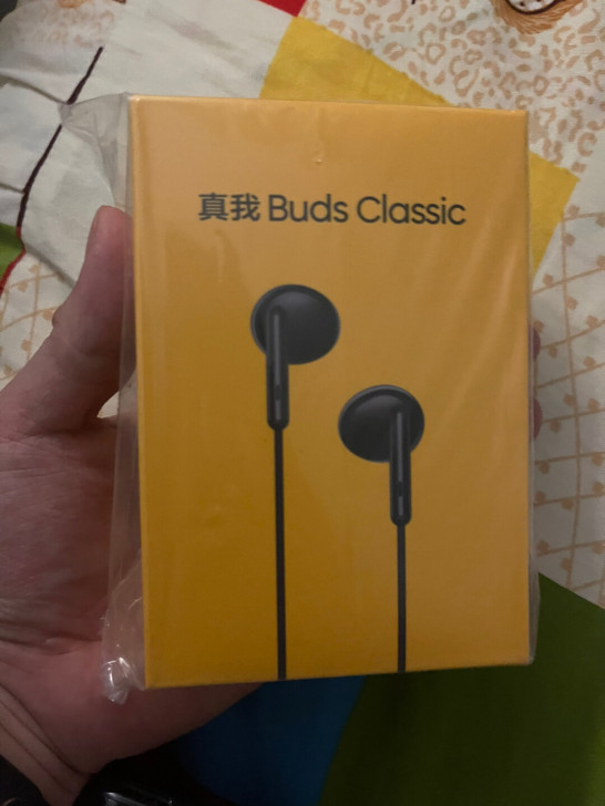 全新真我realme的原装耳机。