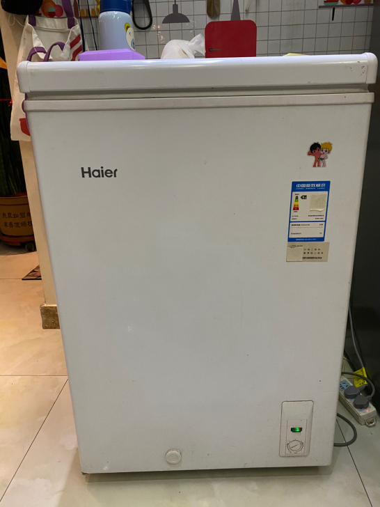 因家里换了大冰箱 冰柜这样摆太难看了， 能...