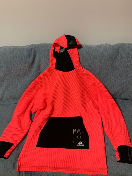 品牌型号 ：Adidas 男士运动服 M码