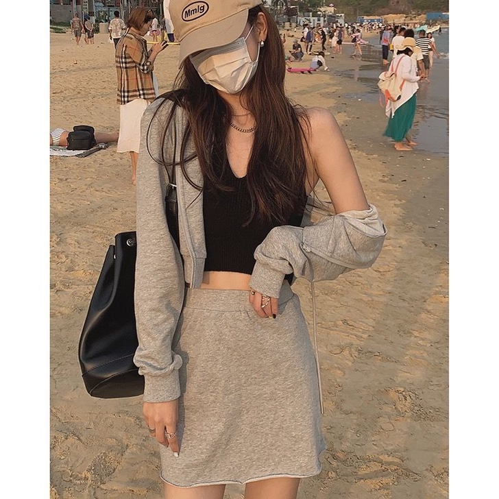 【低价出售】挂脖吊带背心女夏季新款辣妹网红...