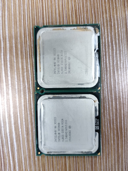 至强x3323 CPU，  4核cpu，硬...