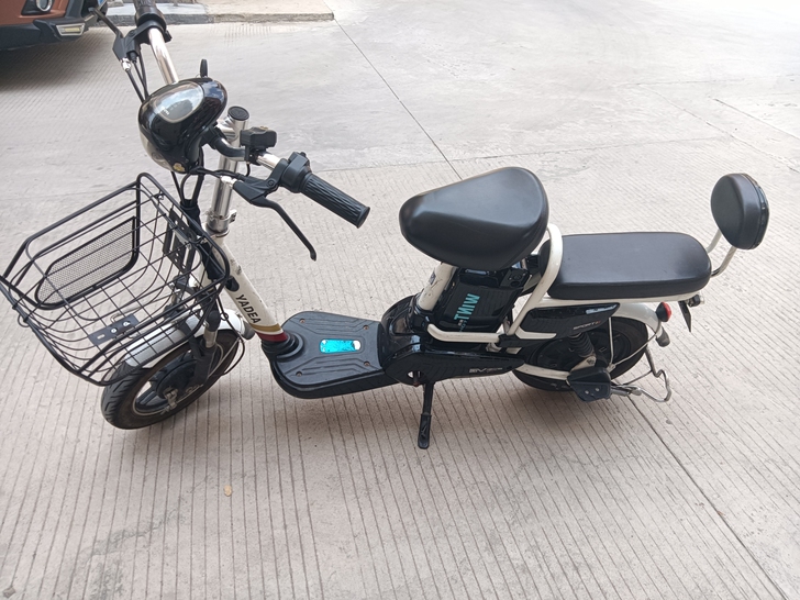 转让一台雅迪锂电电动车小型，动力强驾驶舒适...