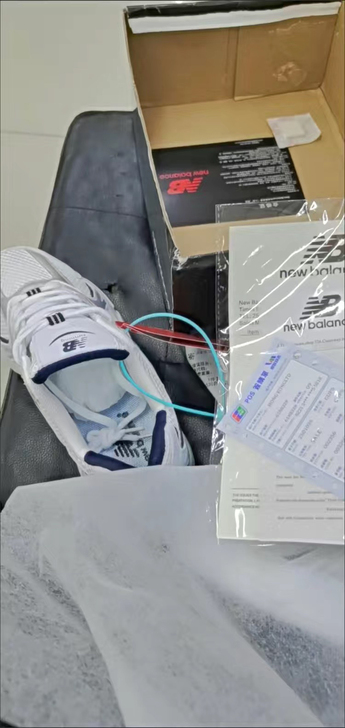 全新新百伦运动鞋在淘宝买的 买小了仅试穿