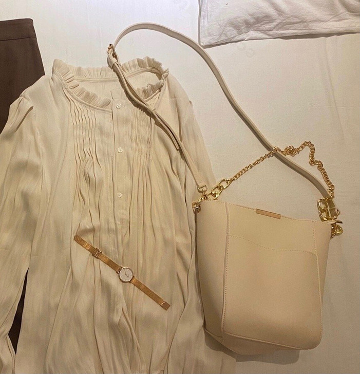 单肩包链条水桶包大容量米白色几乎全新，图片...
