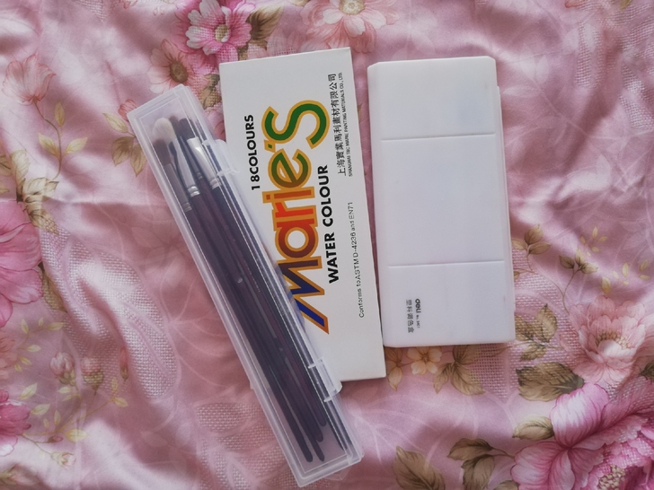 低价包邮出!九成新水彩画笔颜料调色盘,一时...