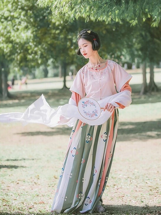 #汉服#汉尚华莲 月婵