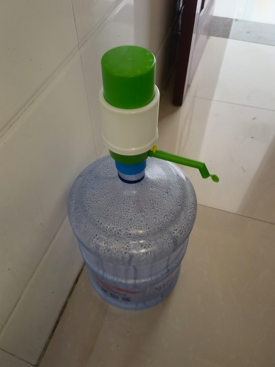 PCSS18.9升水桶  带吸水器